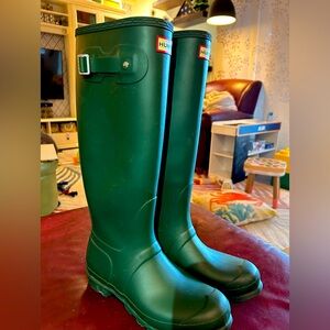 Hunter Rain Boots Size 9 Green